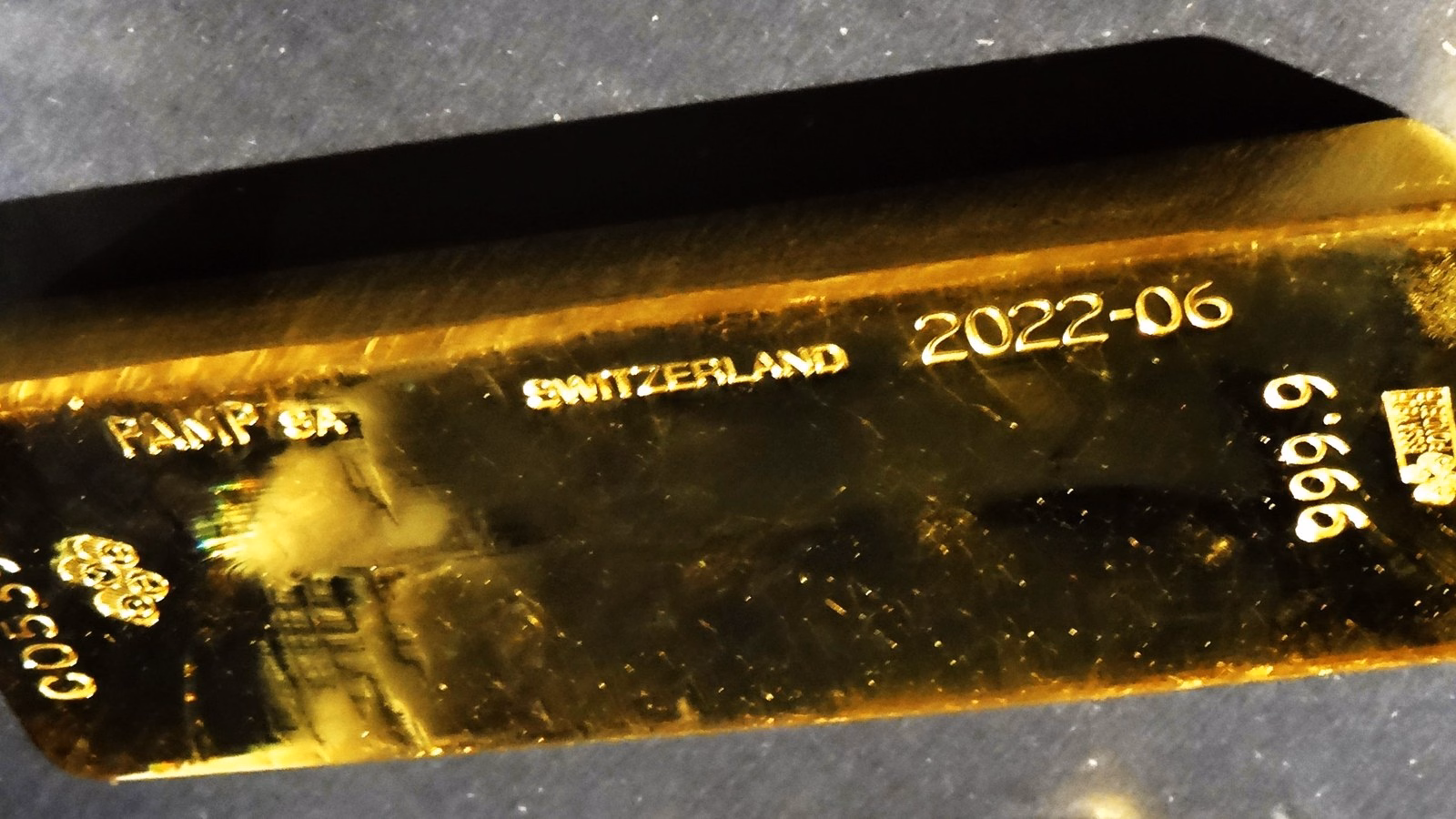 Barra de ouro exposta no Banco da França, em Paris
