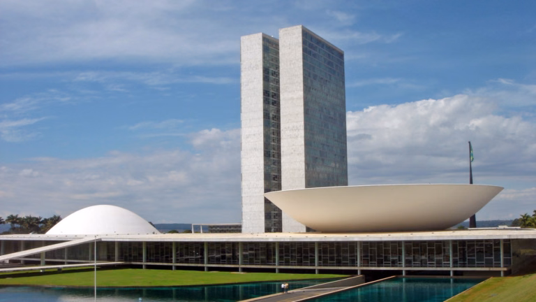 CBS de 11,3% para 2027: em R$ 1.000 de compras, a União leva R$ 113, R$ 25 além do previsto