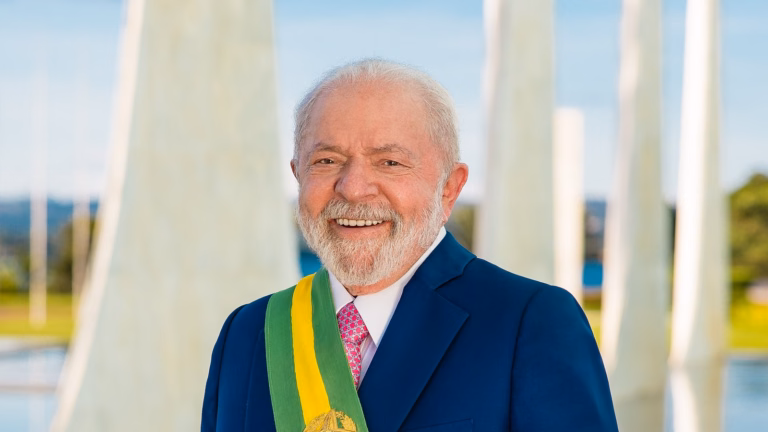 EWZ cai 18,5% na noite da reeleição de Lula e apaga o rali do 1º turno; opções previam 4,4%