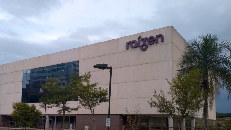 Prédio da Raízen em Piracicaba (SP) com o logotipo da empresa na fachada