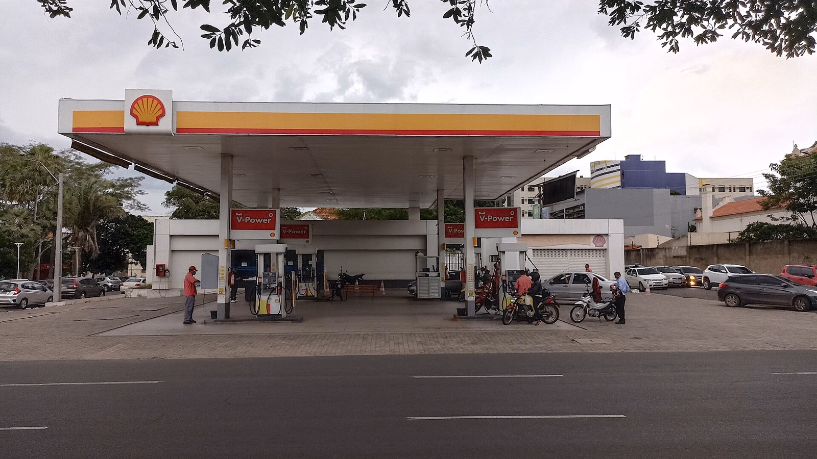 Posto de combustível com a marca Shell, operada no Brasil pela Raízen