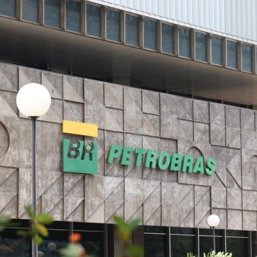 PETR4: CHEGOU A HORA DE COMPRAR AÇÕES DA PETROBRAS?