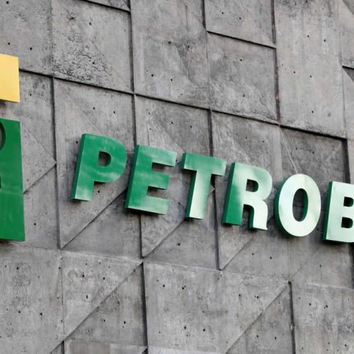 Ações da Petrobras (PETR4) sobem com investidor mirando mais fundamento e dividendos do que troca de CEO